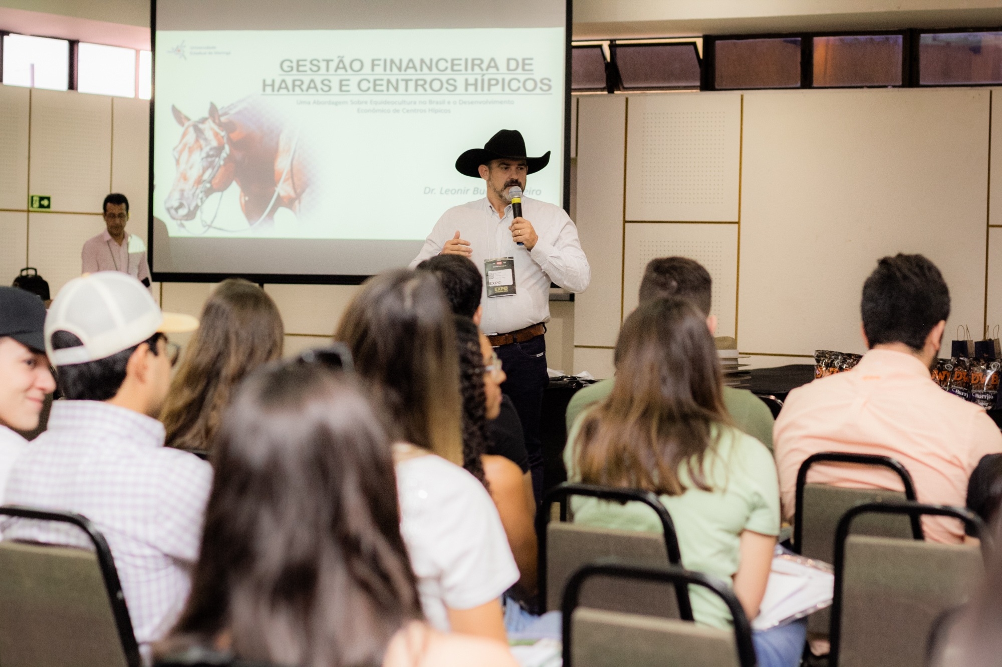 Simpósio de Equideocultura destaca biotecnologias reprodutivas, nutrição e gestão de centros equestres