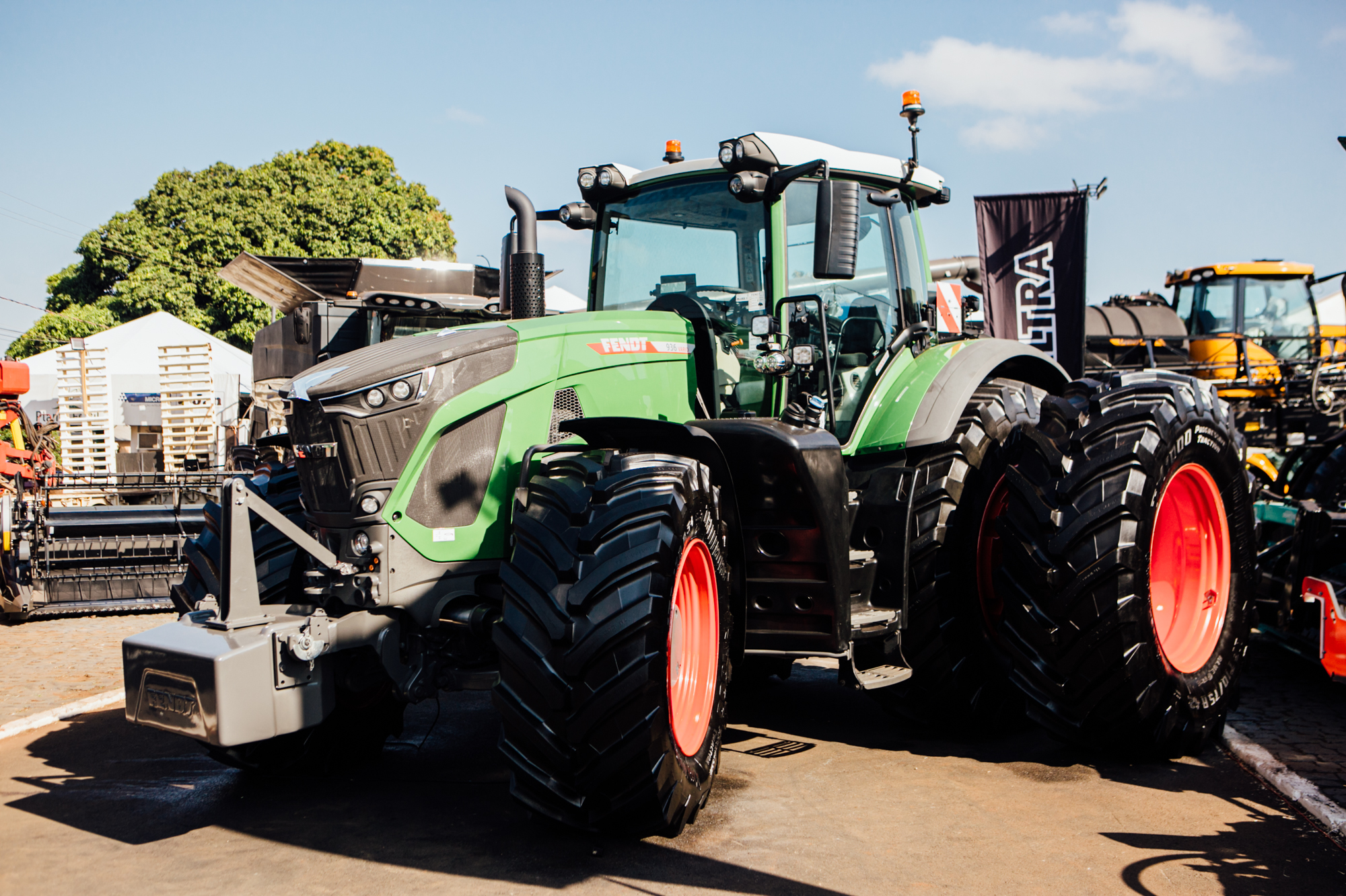 Setores de equipamentos agrícolas e automóveis estão otimistas em relação a vendas durante a ExpoLondrina