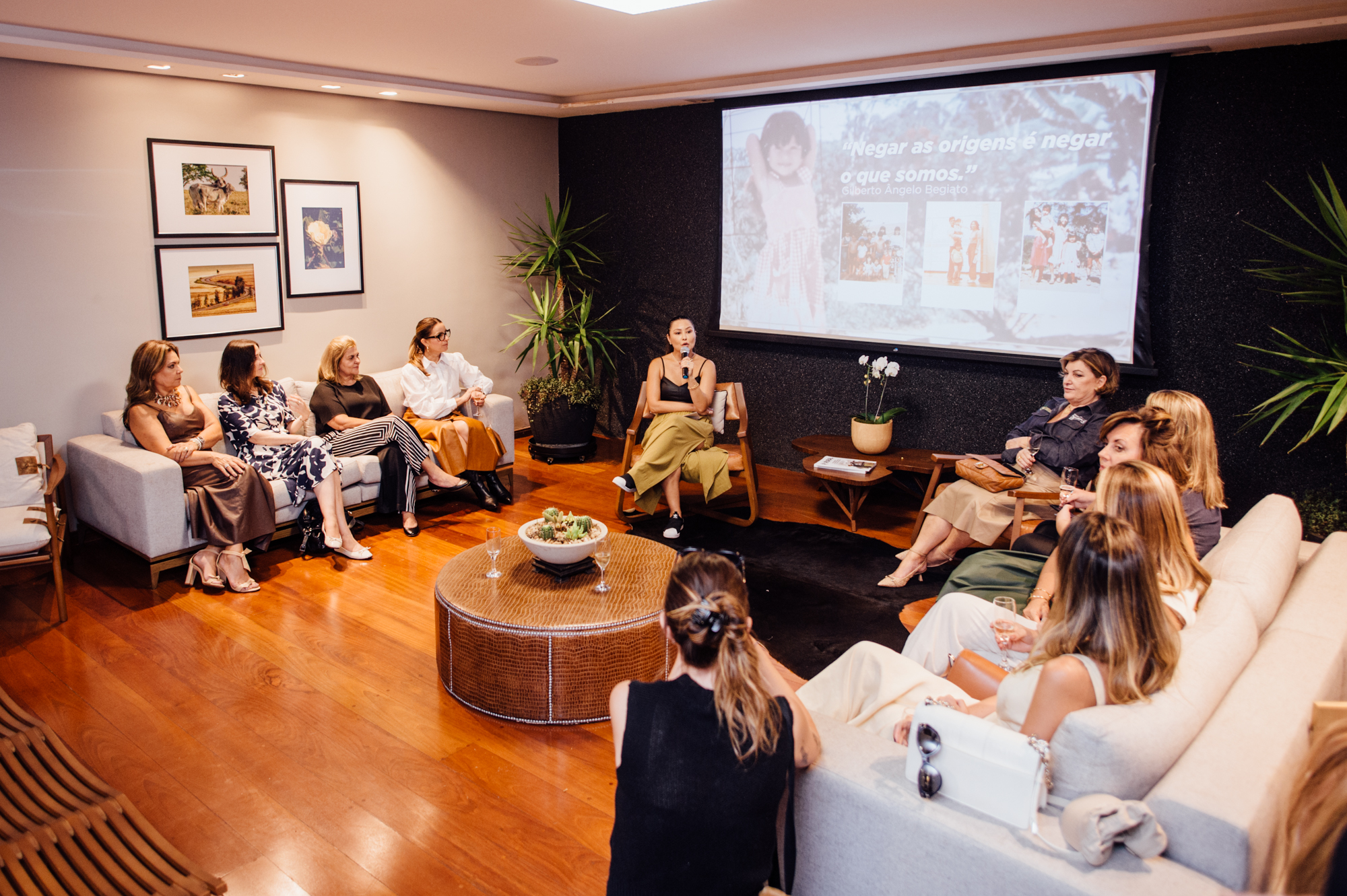 Primeira Dama do Estado se reúne com grupo de mulheres na Expolondrina